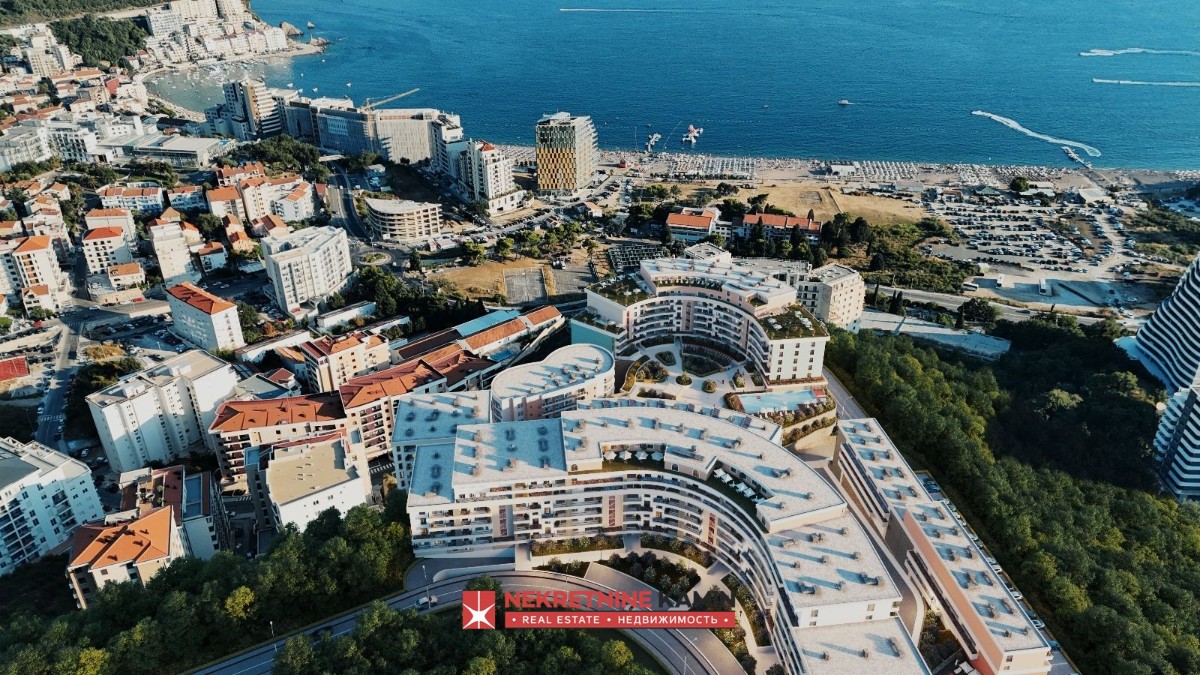BEČIĆI, BUDVA – DENİZE 150 METRE MESAFEDE YENİ 1+1 DAİRE (46 m²) HAVUZLU, RESTORANLI, OTOPARKLI MODERN KOMPLEKS İÇİNDE